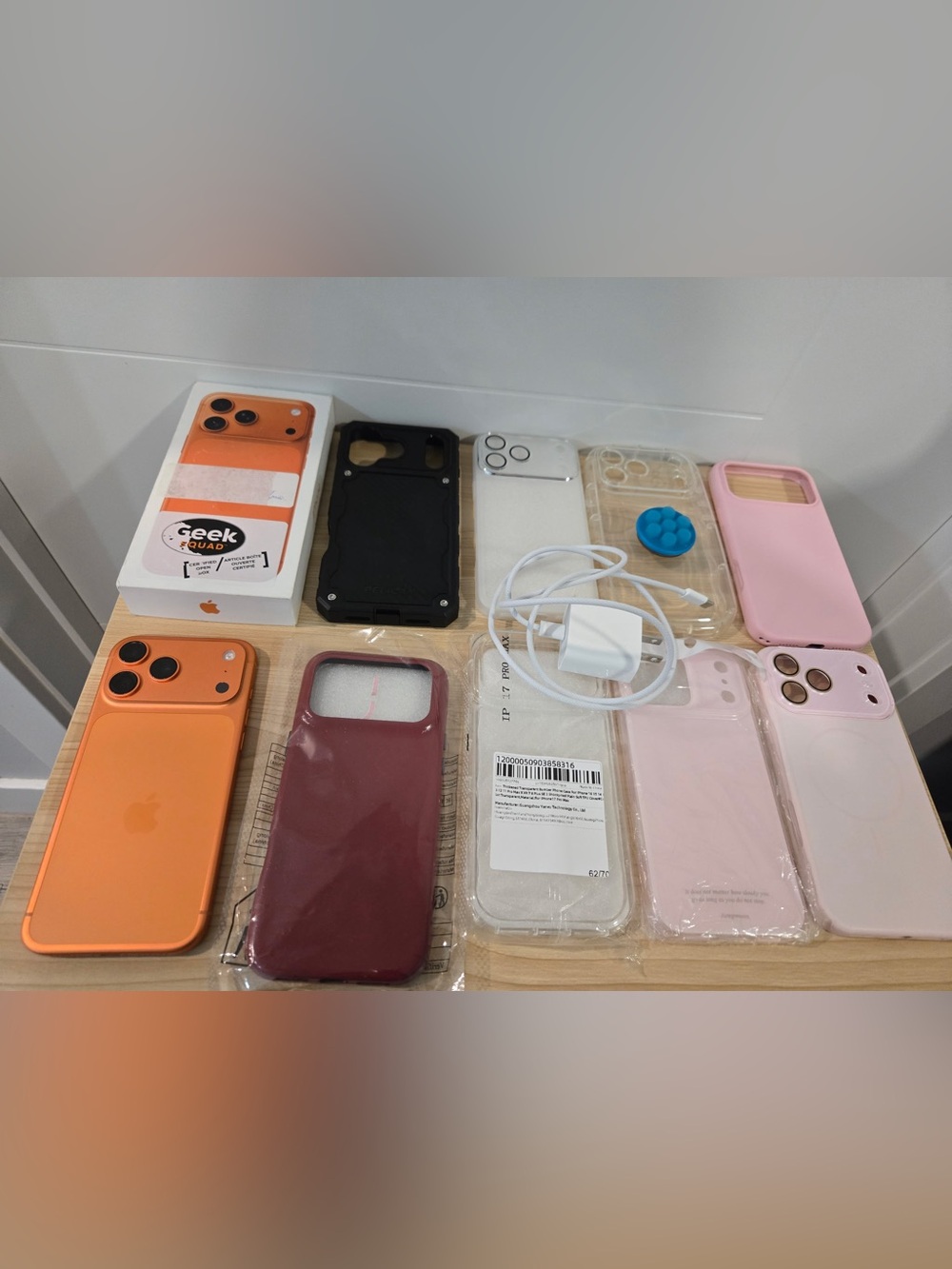 UNLOCKED iPhone 17 Pro Max 2TB w/accessories